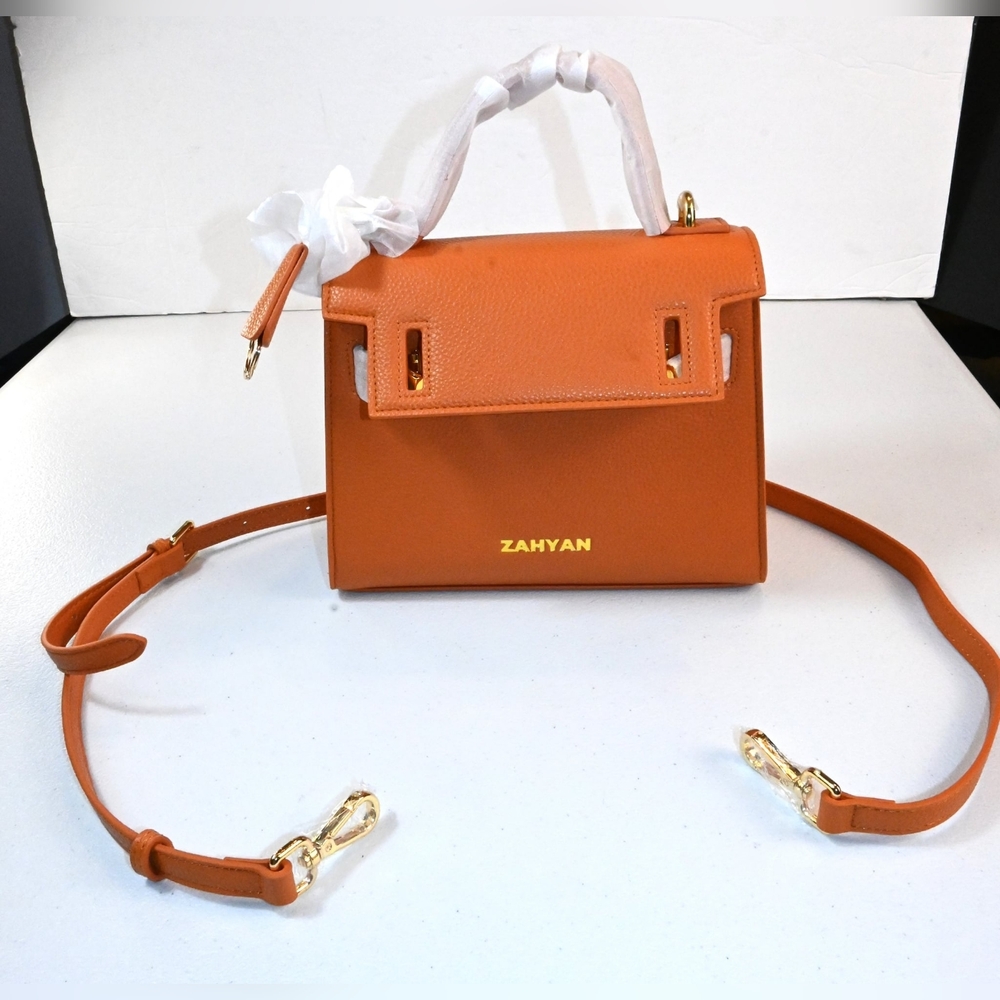 NWOT ZAHYAN Ladies Purse-Crossbody Compact &Lightweight Versatile Key Charm Bag